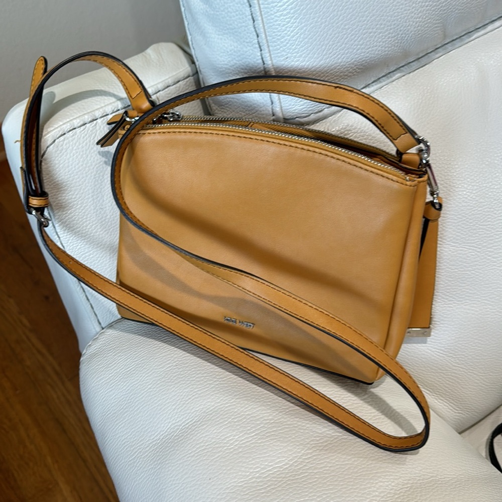 Nine West! Beautiful crossbody bag!